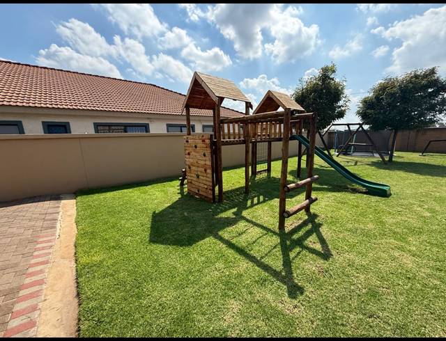 3 BEDROOM HOUSE FOR SALE IN VANDERBIJLPARK SE 8